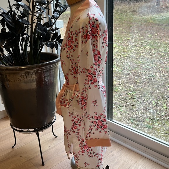 NWT Morgan Lane robe - Picture 6 of 13